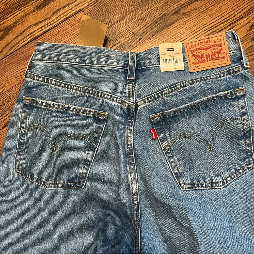 Levi’s 501 original distressed high waist denim size 30x28 - Picture 7 of 7